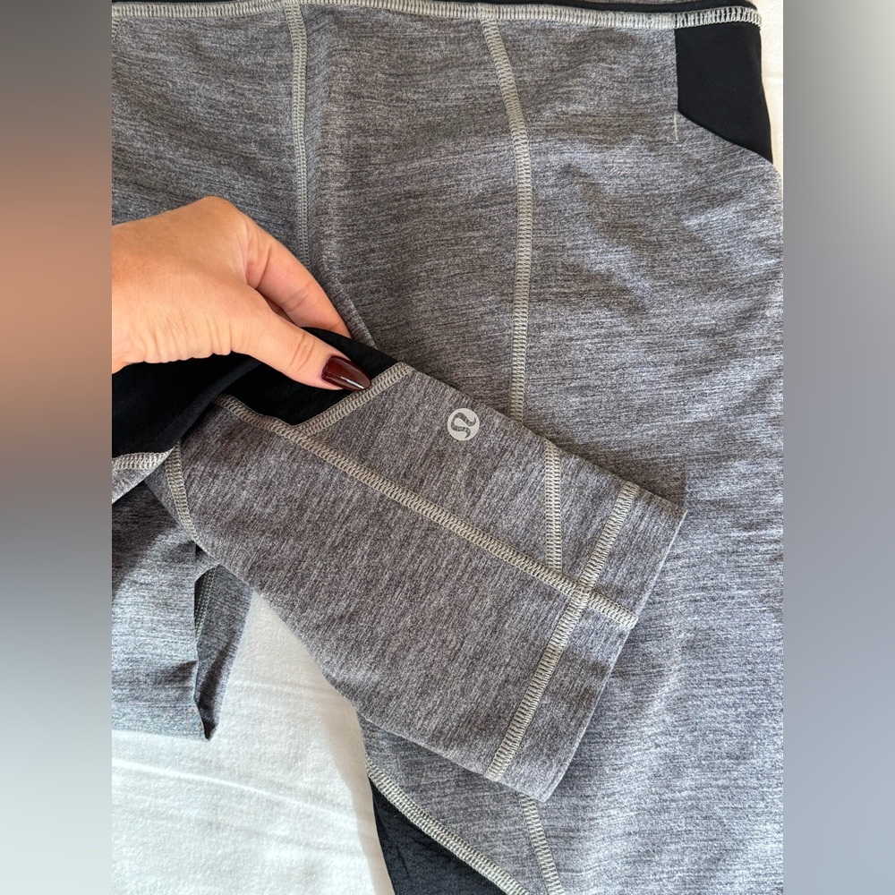 LuluLemon black and grey capris with side pockets! Size 4